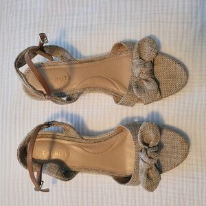 Talbots NWOT Textured Beige Sandals with Bow